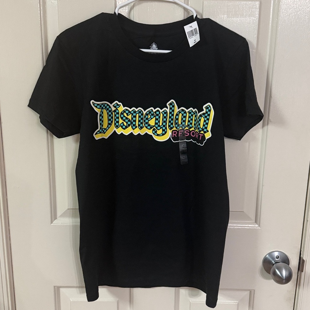 Disney Disneyland Resort Graphic T-shirt Unisex Small Black Short Sleeve. NWT